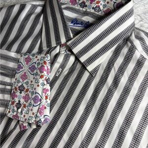 Robert Graham Black And White
Strips Turkish Iznik Flip Cuff Button
Up Shirt L